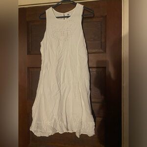 Large white Old Navy dress